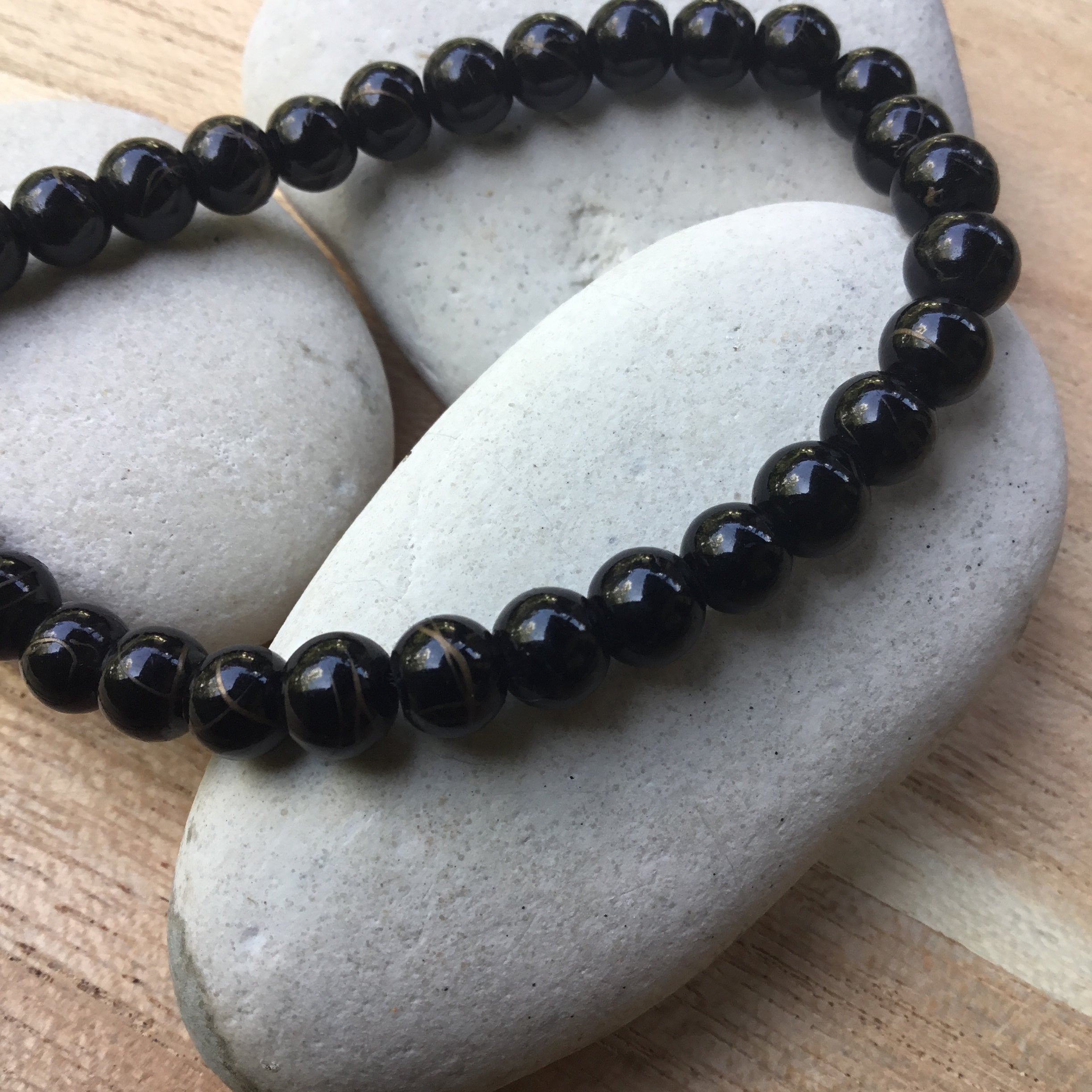 Amazon.com: FORZIANI 8mm Natural Shiny Black Onyx Stretch Bracelet -  Traveler's Protection - High Quality Spiritual Beaded Bracelet for Men -  Adjustable Size - Made in USA : Handmade Products